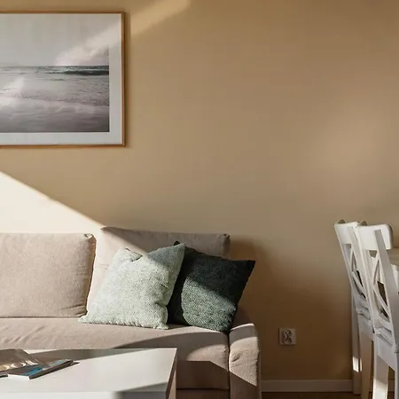 Apartment Cozy & Bright - 10 Min Walk To *
