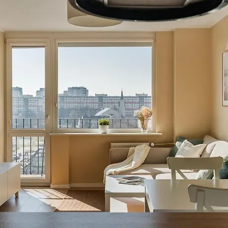 Cozy & Bright - 10 Min Walk To Apartment